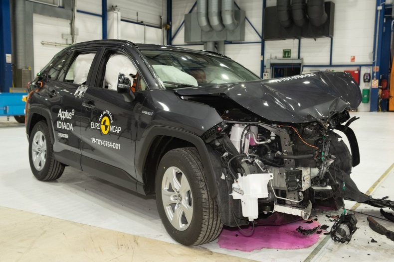 Краш тест rav4